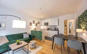 Modern City Center Apartment