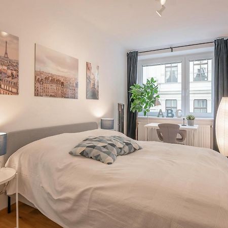 Modern City Center Apartment Vienna Exterior photo