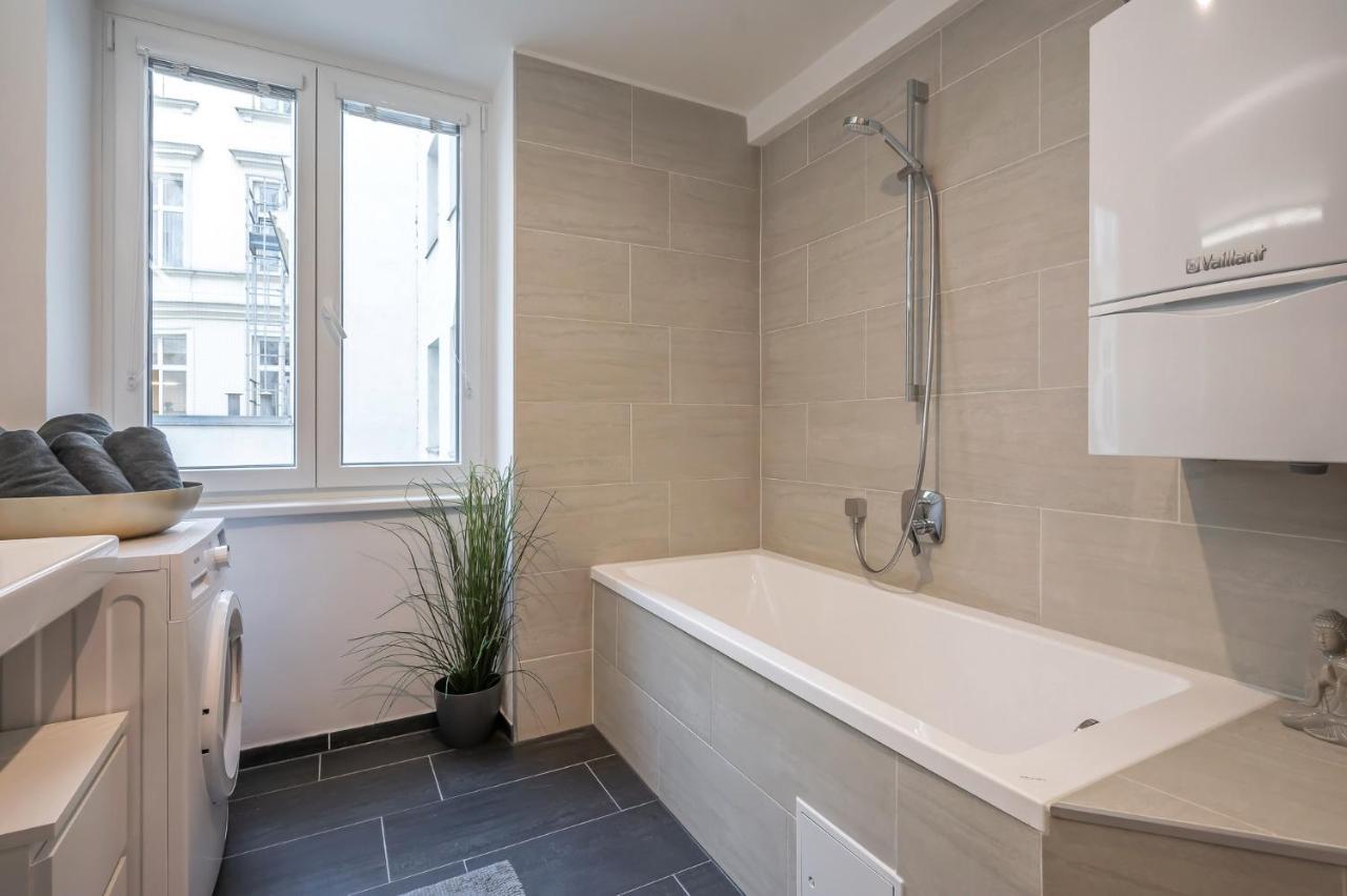 Modern City Center Apartment Vienna Exterior photo