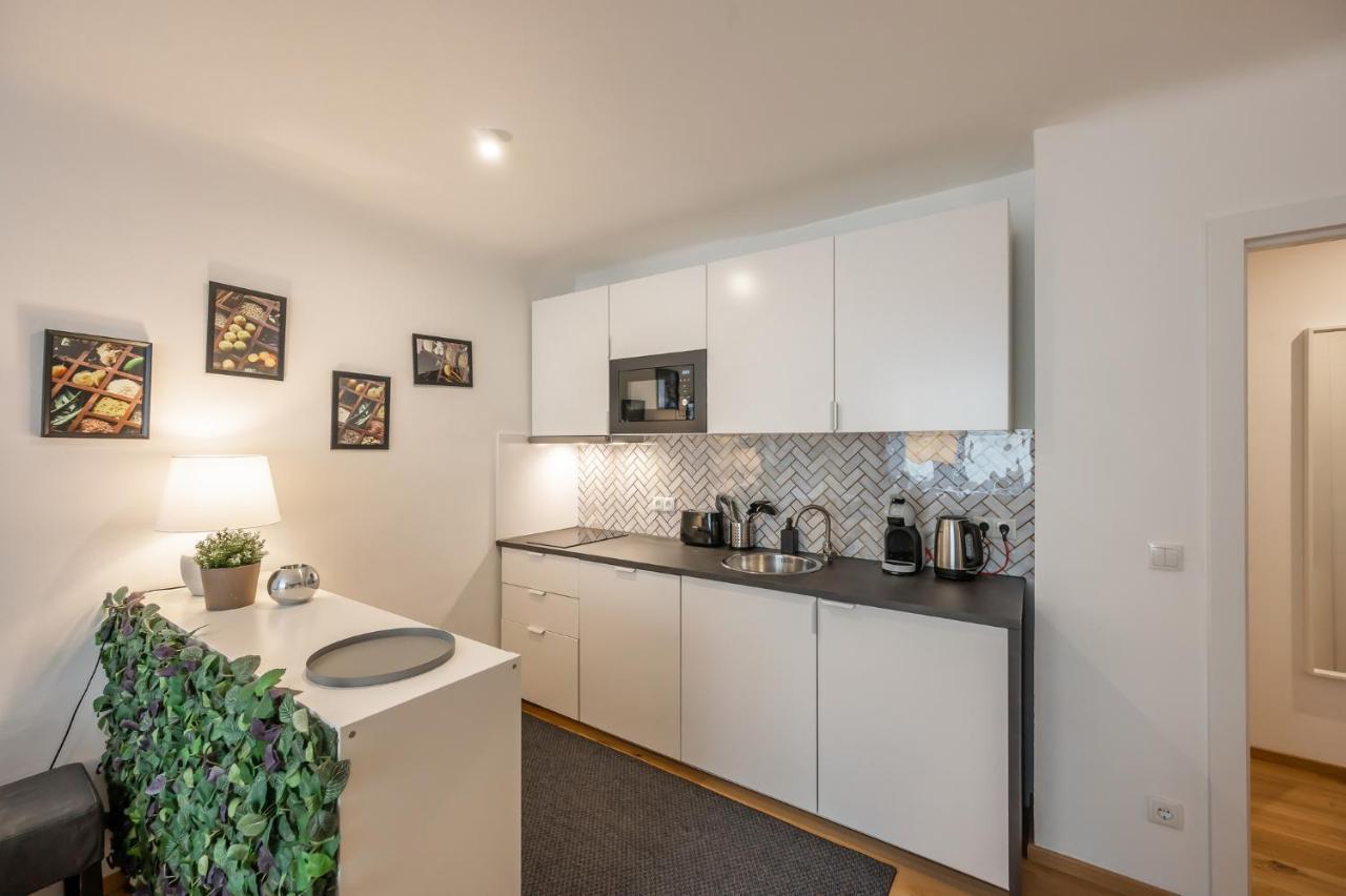 Modern City Center Apartment Vienna Exterior photo